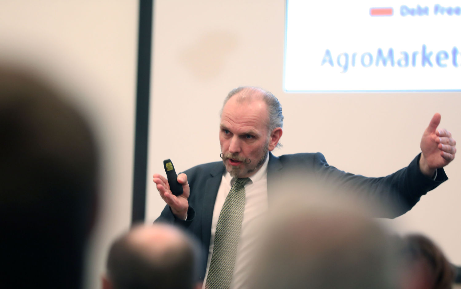 “Den vigtigste viden er, at man ikke ved noget som helst”