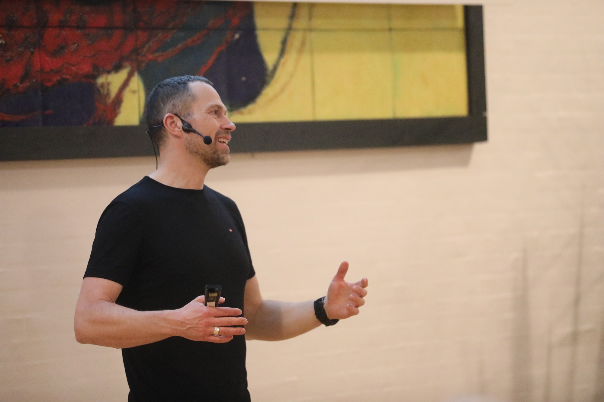 Flere stole ind og mere æblekage