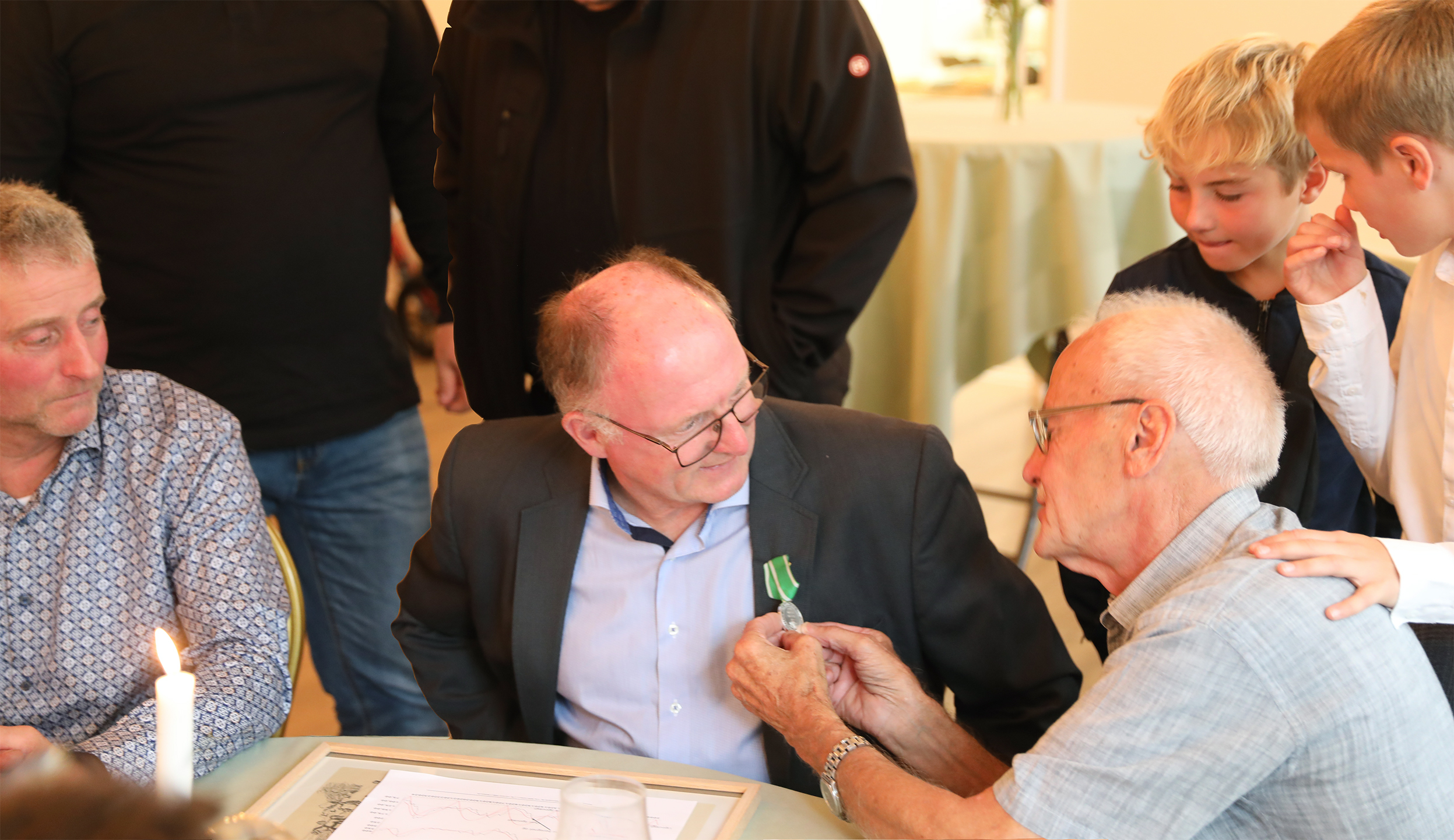 40 ÅR PÅ SAMME GÅRD - blev hædret med fest, diplom og medalje