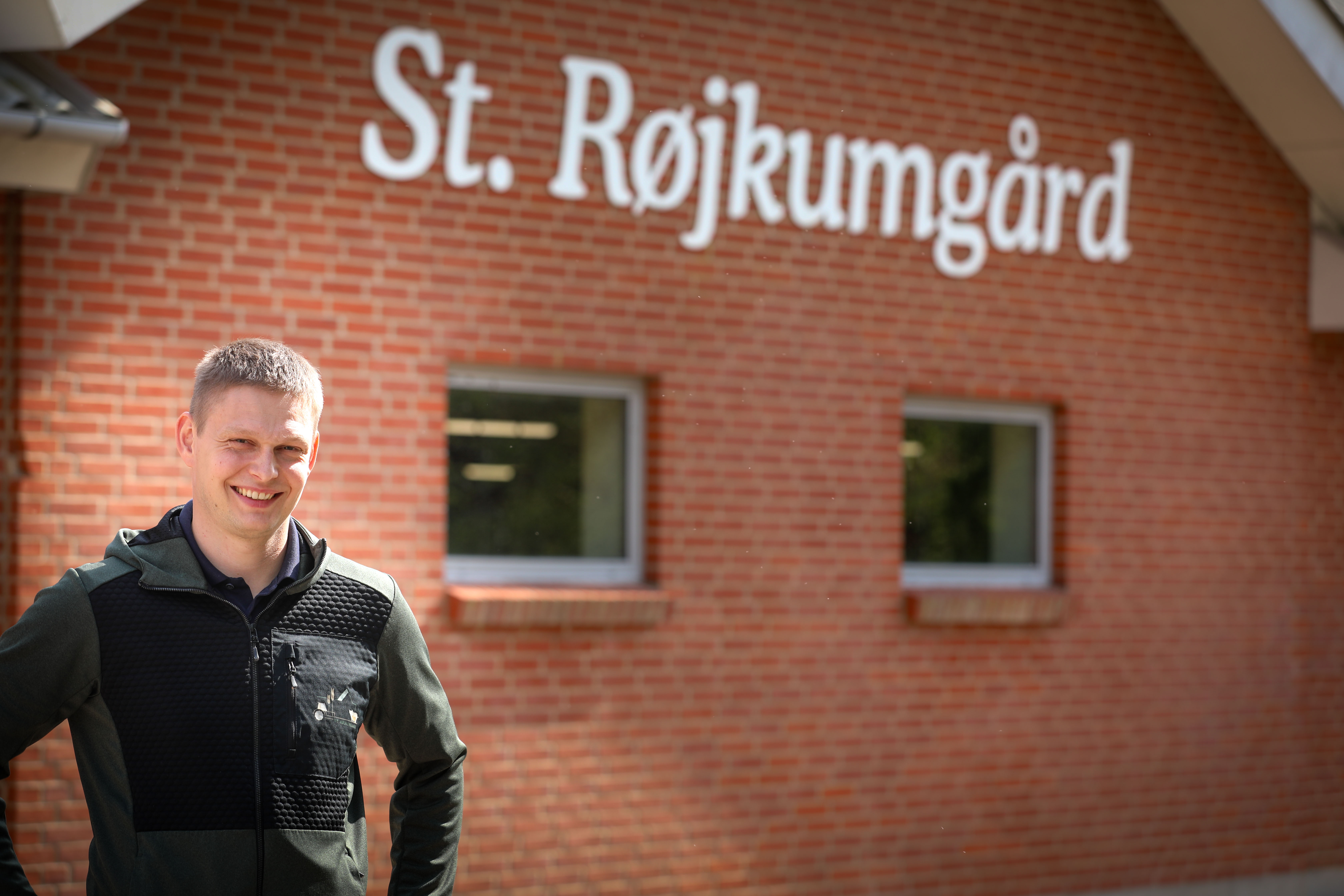 Jonas Galsgaard foran bedriften
