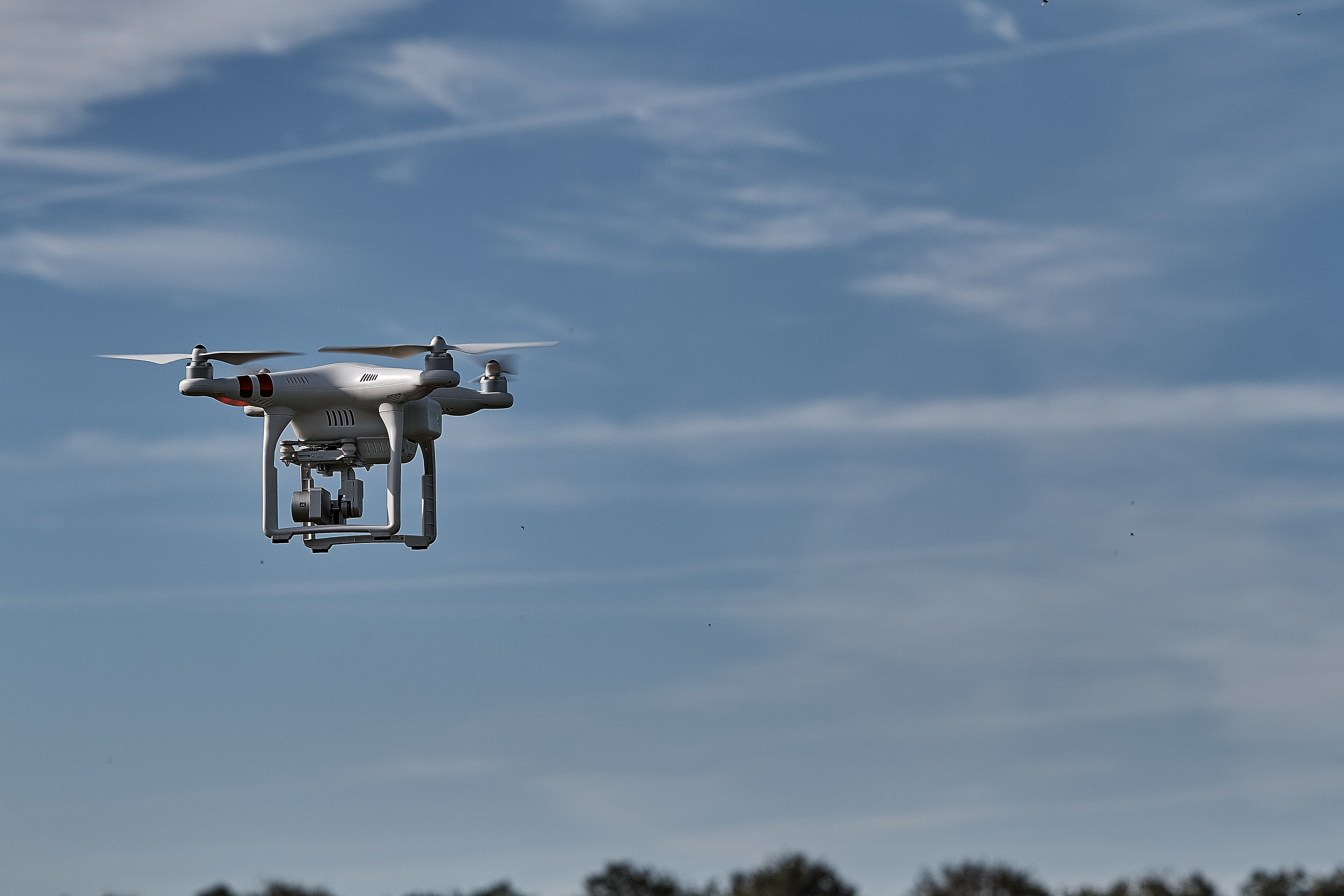 Nye regler for at flyve drone på landet