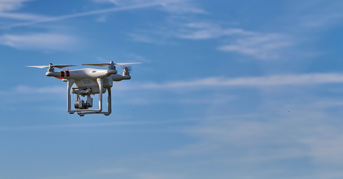tjeneren Måltid Optø, optø, frost tø Nye regler for at flyve drone på landet