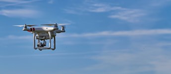 Nye regler for at flyve drone på landet