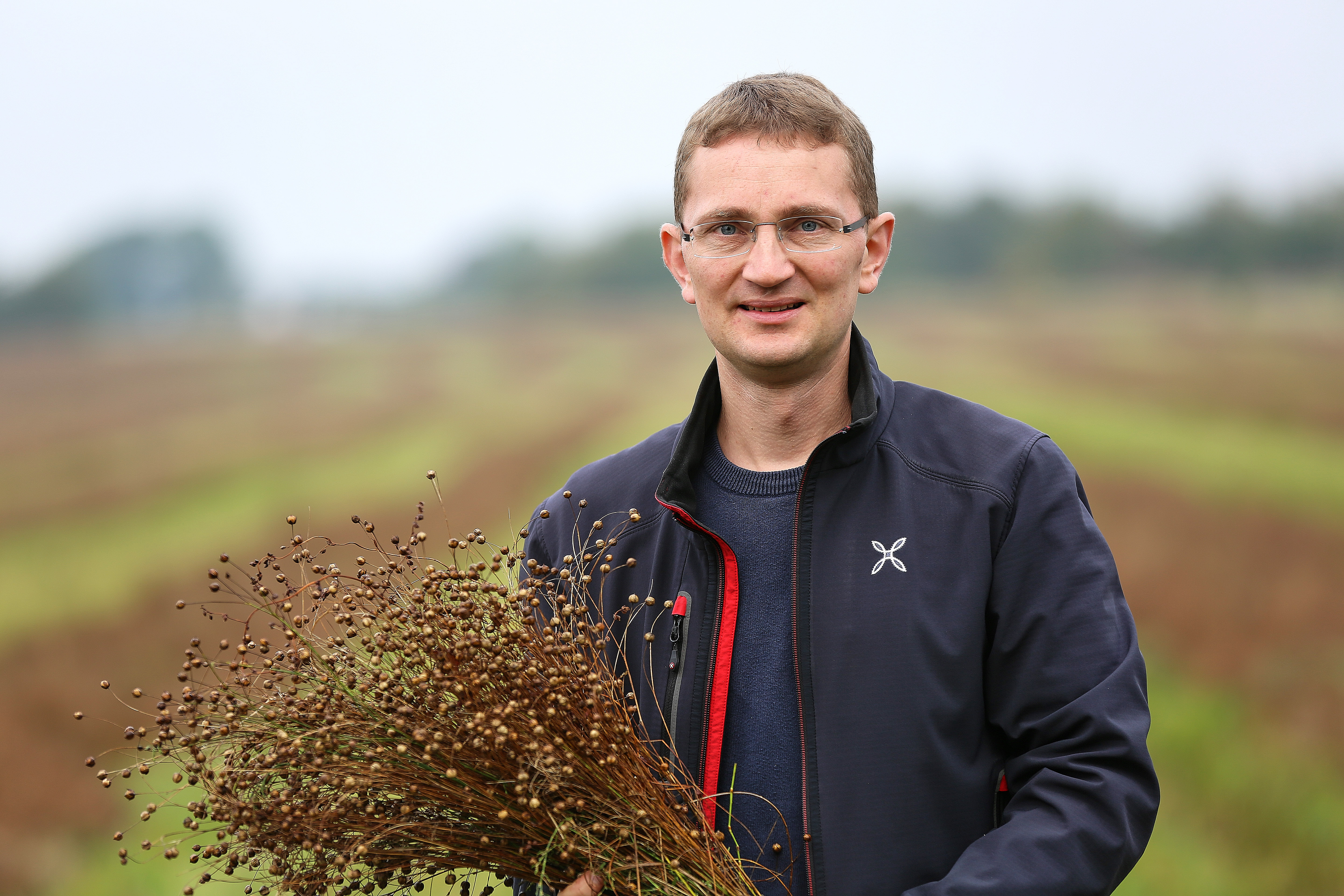 Mejeriingeniør dyrker hør, havre og hamp